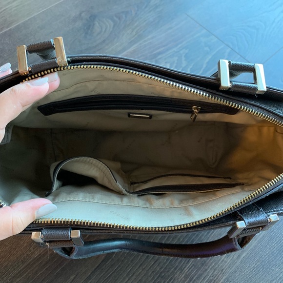 GUESS Tote Bag - Picture 5 of 8